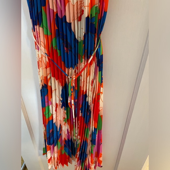 Retro Floral Dress - Picture 2 of 7